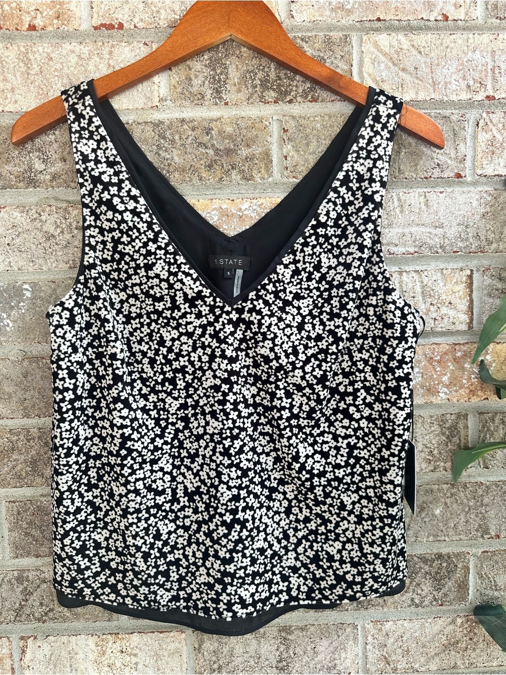 NWT 1. State Black & White Floral V-Neck Velvet Tank Top